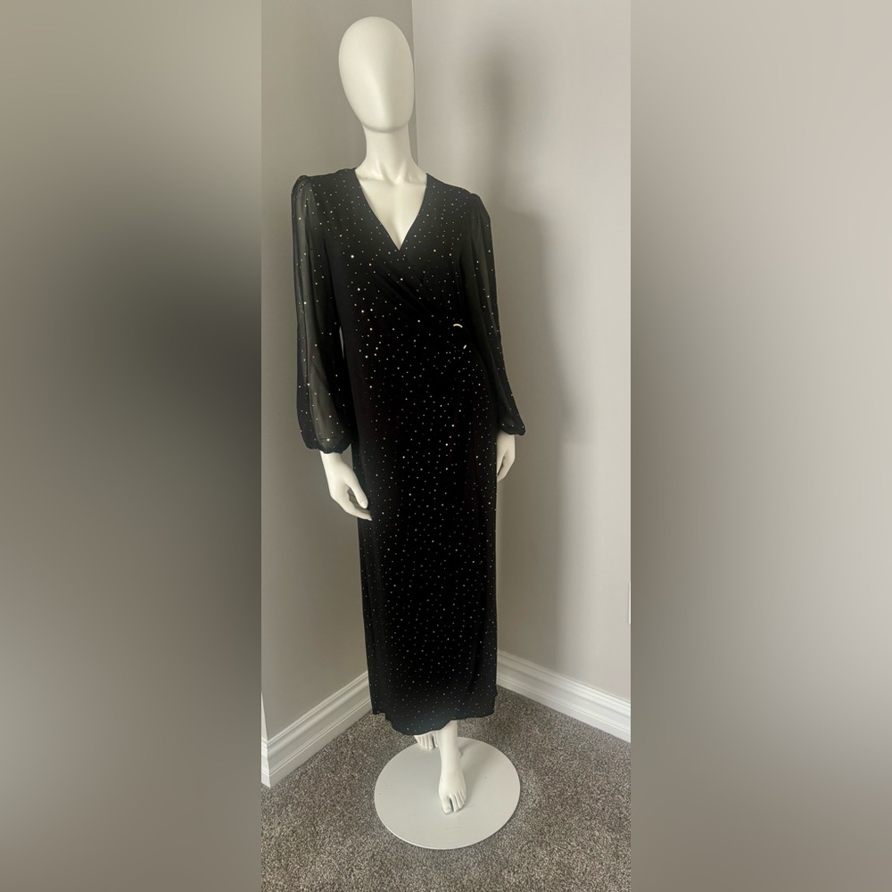 Chic Black Long Sleeve Dress with Subtle Sparkle